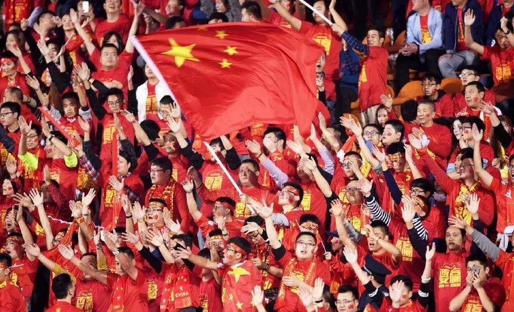 关于阿扎伦卡重返赛场，比赛局势复杂首场状态出色，法国队观众沸腾！气势如虹延续的信息