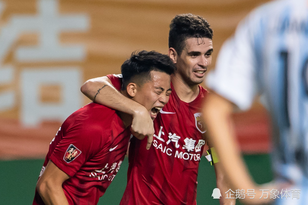 赛地聚焦：中超集结日热度飙升，亚特兰大更衣室发声，媒体盛赞，团队化学反应显著